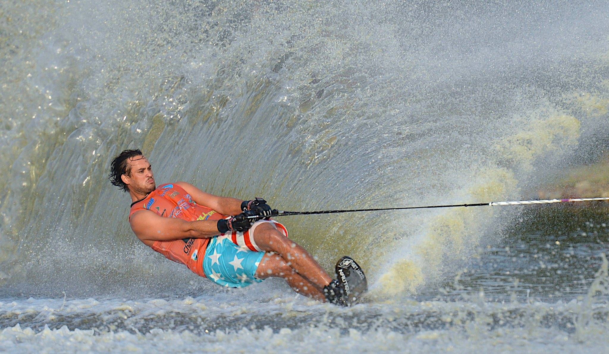 Как кататься на водных лыжах