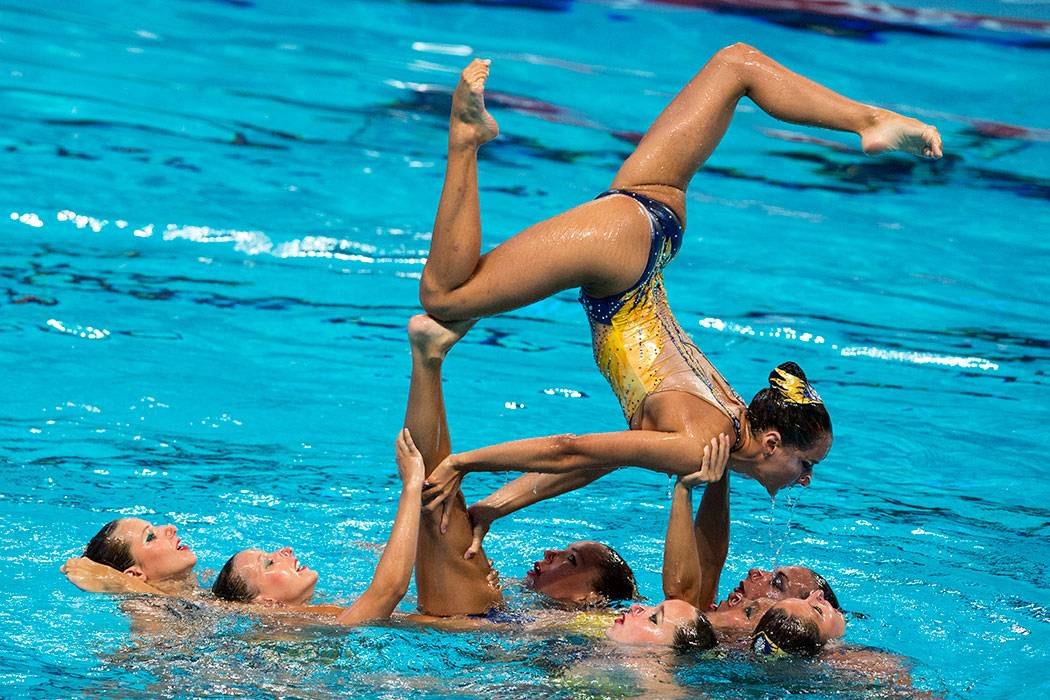 Спортсменки синхронного плавания