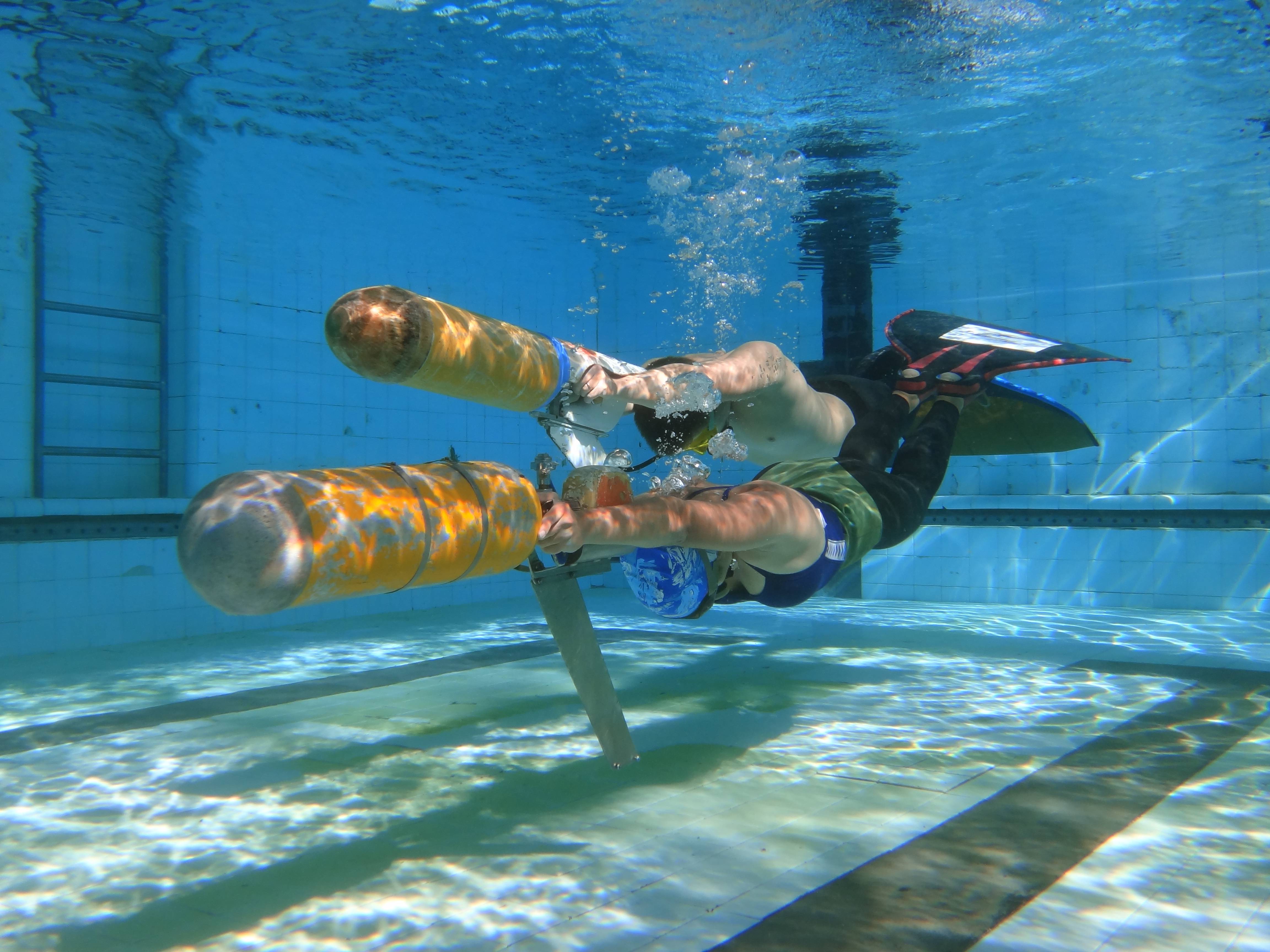 Плавание в ластах в москве. Подводное плавание вид спорта. Подводный спорт плавание в ластах. Подводное плавание в ластах с баллоном. Ласты для плавания.