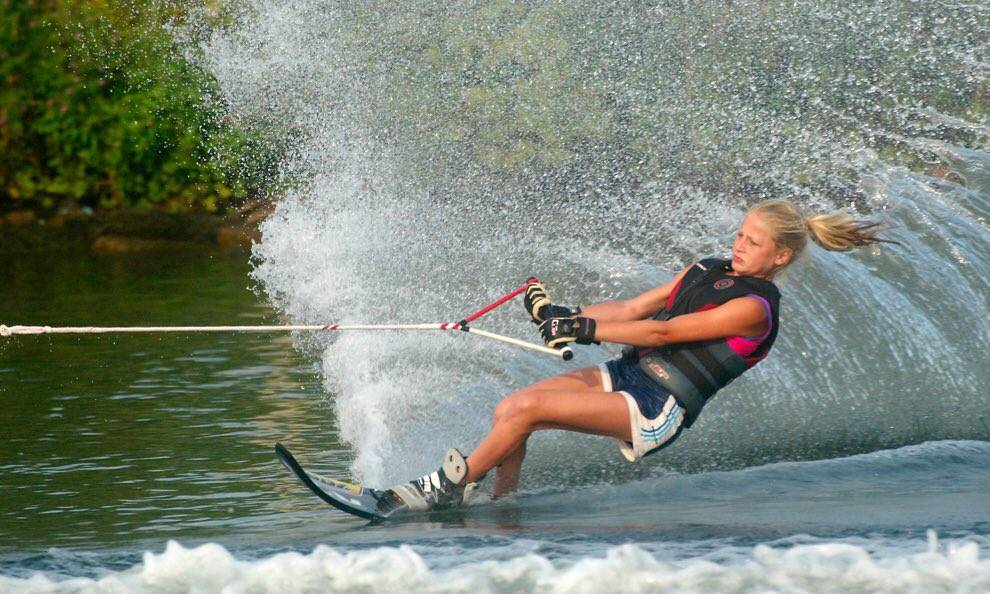 Изучение техники катания на водных лыжах