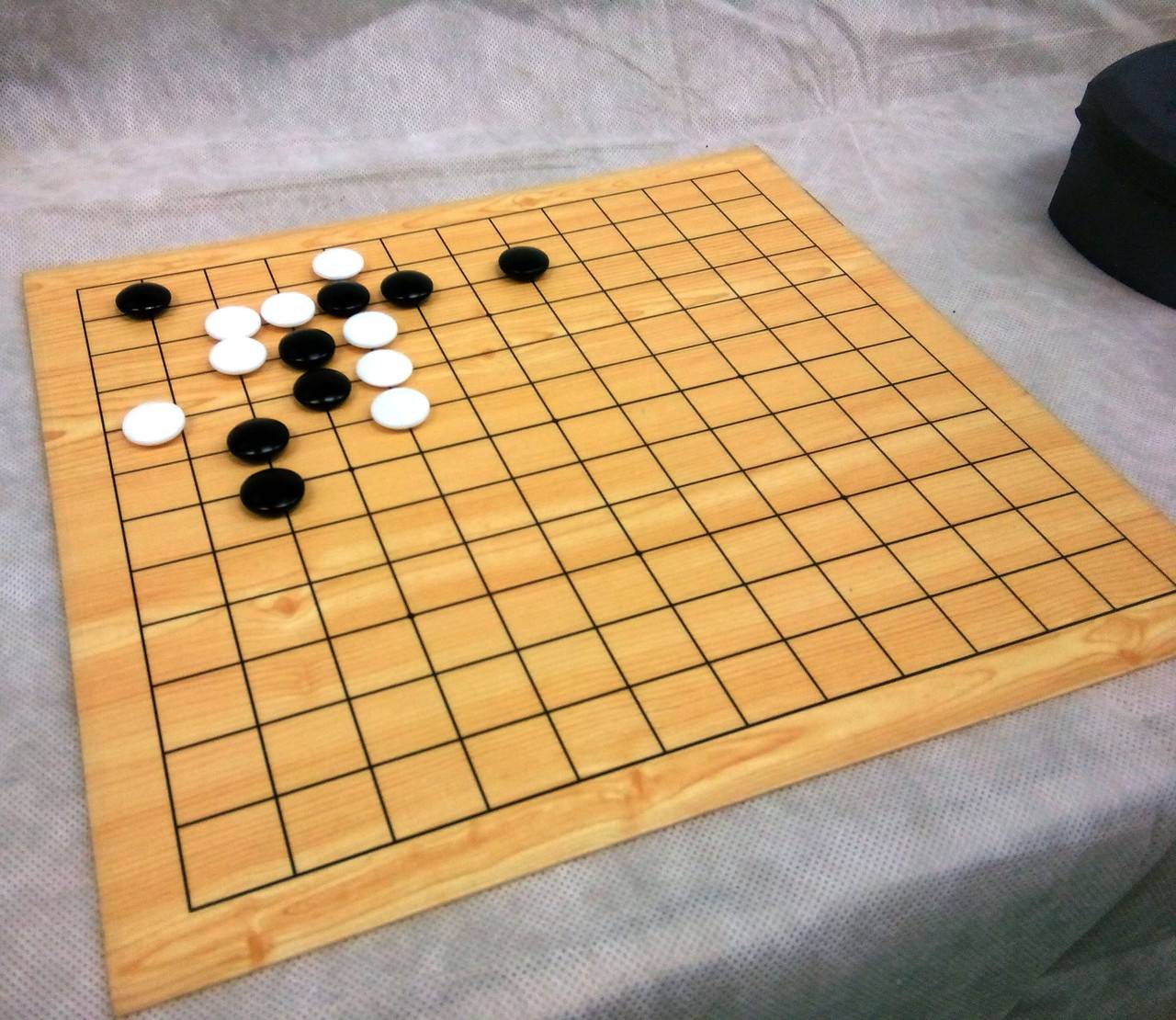 Новая игра на доске. Го рэндзю. Японские шашки рэндзю. Рэндзю игра. Доска го.