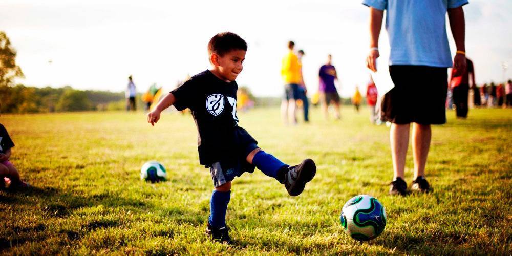 Футбол для девочек: с какого возраста и какая польза