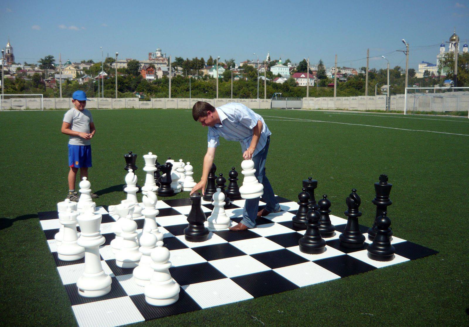 Почему шахматы спорт. Поле Шахматов. Майзелис и. "шахматы". Гигантские шахматы.