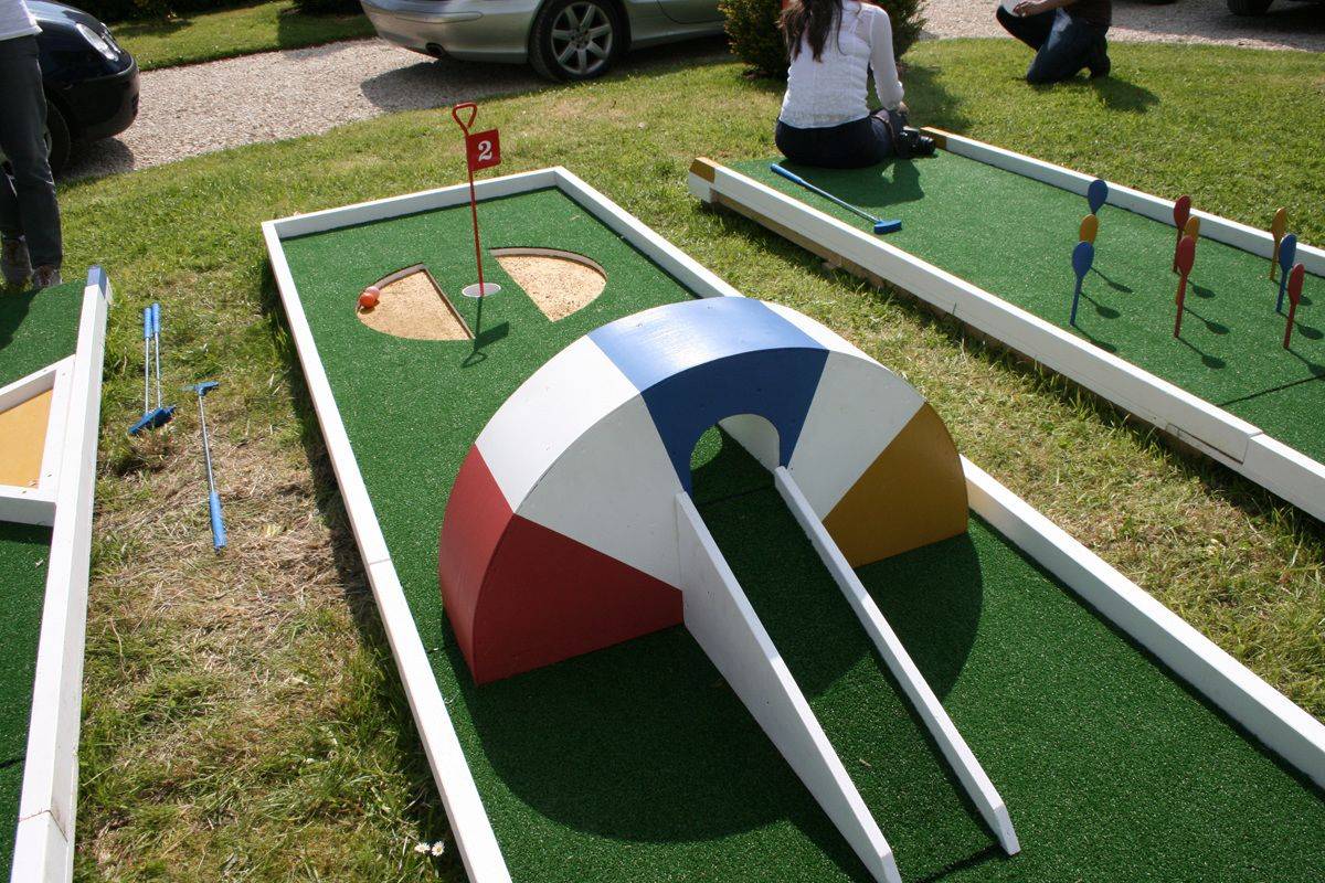 Мини площадка. Мельница мини гольф. Mini Mini Golf. Мини гольф designworks. Мини гольф площадки.