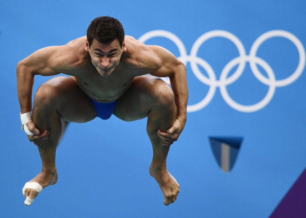 Ои людей. Прыгун в воду. Спортсмены. Олимпийские прыжки в воду. Лица спортсменов прыгающих в воду.
