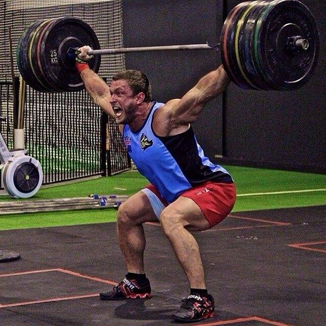 Толчок штанги (clean and jerk): техника выполнения, какие мышцы работают, польза и нормативы