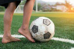 Футбол для детей: со скольки лет и какая польза