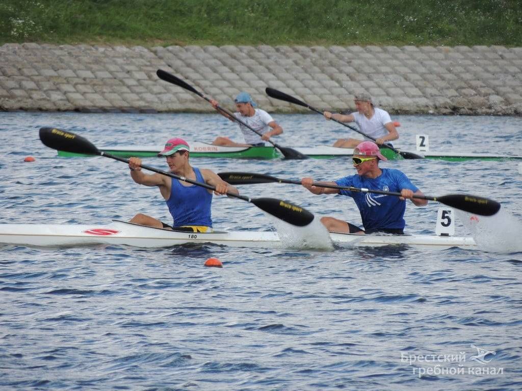 Разница Canoe and Kayak