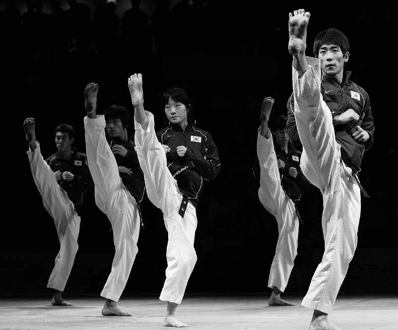 Тхэквондо выступления. Тхэквондо Чой Хонг Хи. Эстетика тхэквондо ИТФ. Восточные боевые искусства. История тхэквондо.